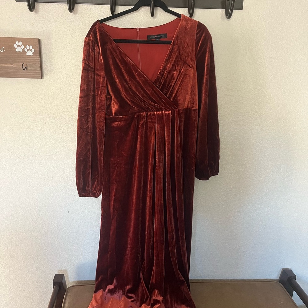 Bump Friendly - Elegant Rust Velvet Gown (Maternity) - Picture 4 of 6